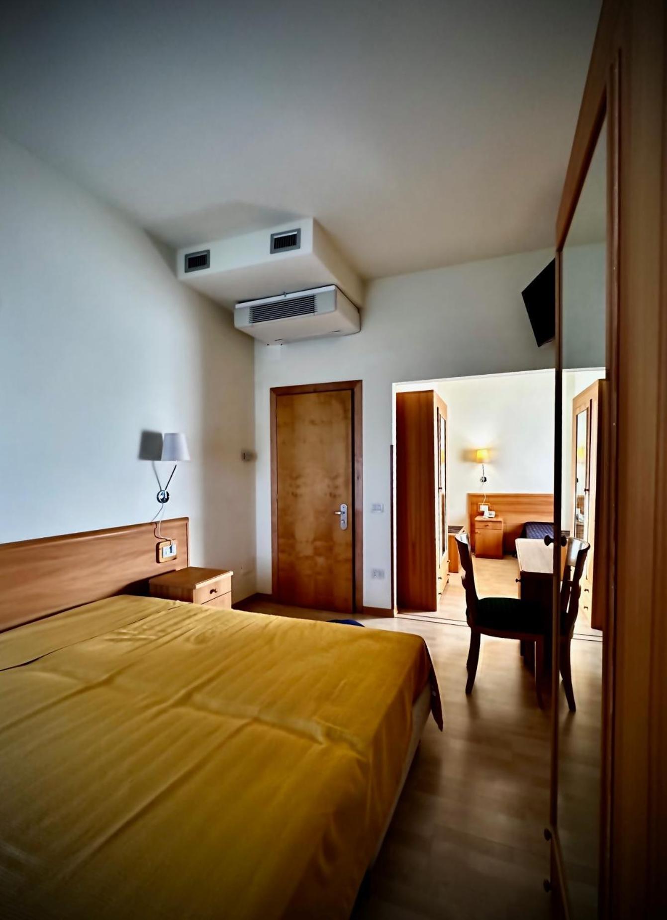 Hotel Ponte Molo Порто-Толле Экстерьер фото