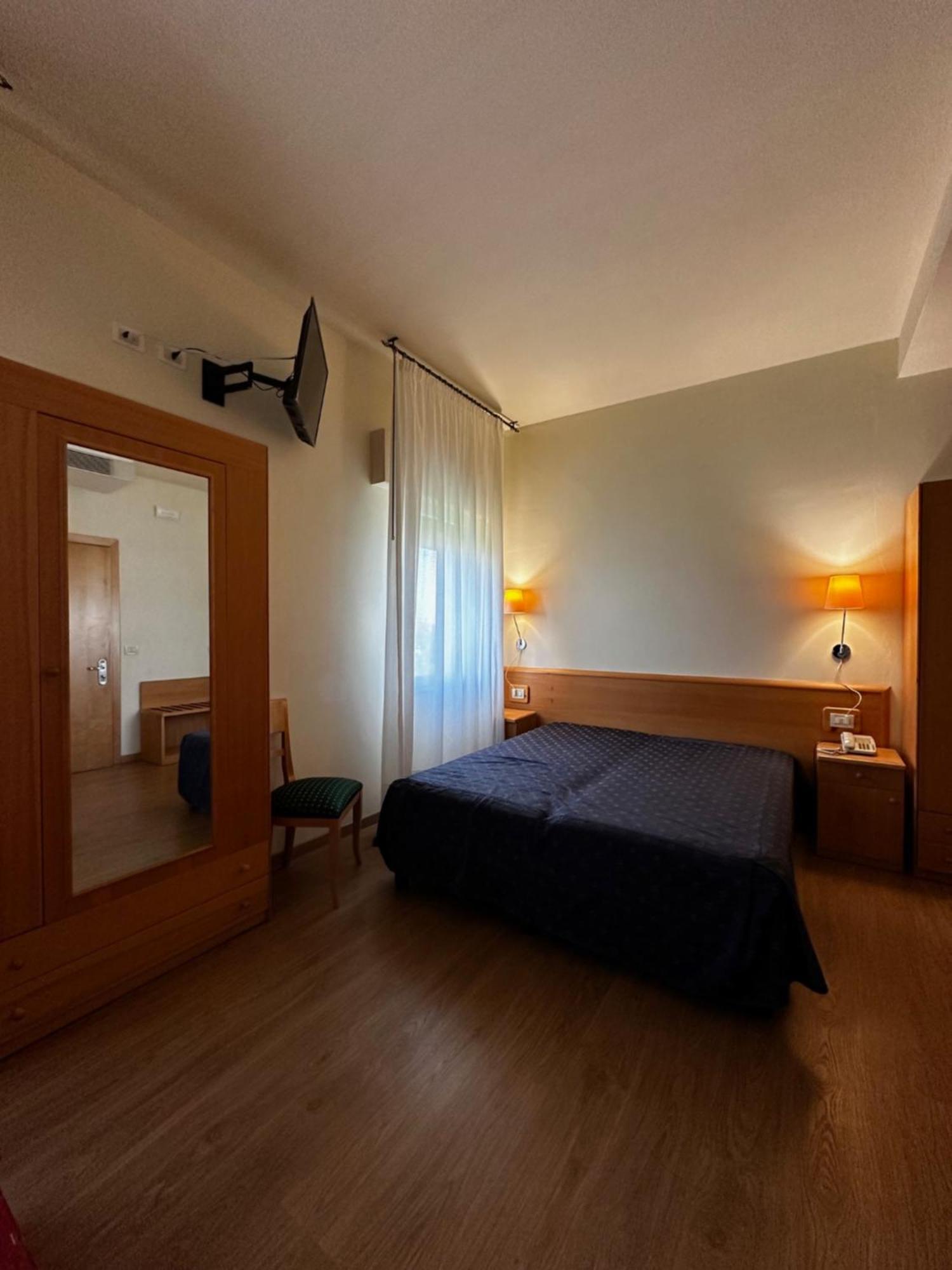 Hotel Ponte Molo Порто-Толле Экстерьер фото